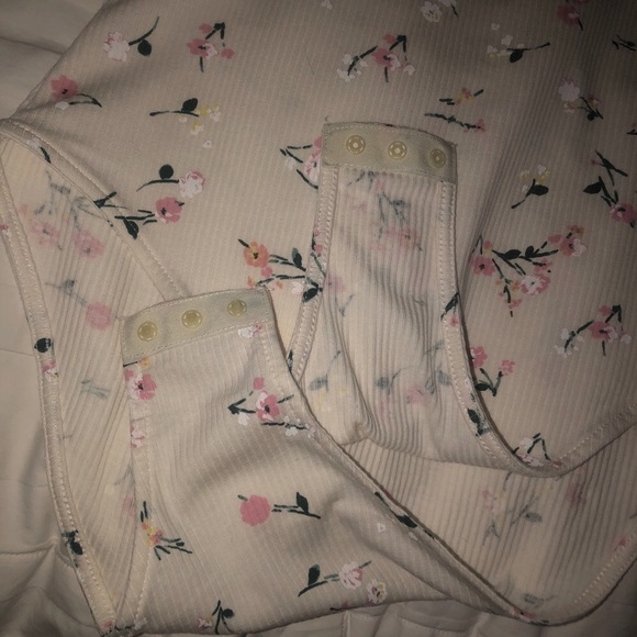 BNWT H&M ribbed body suit cream/flowers - sz S - Picture 6 of 7